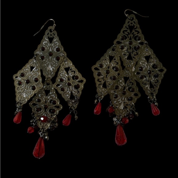 Black metal and red stone earrings - Picture 2 of 3